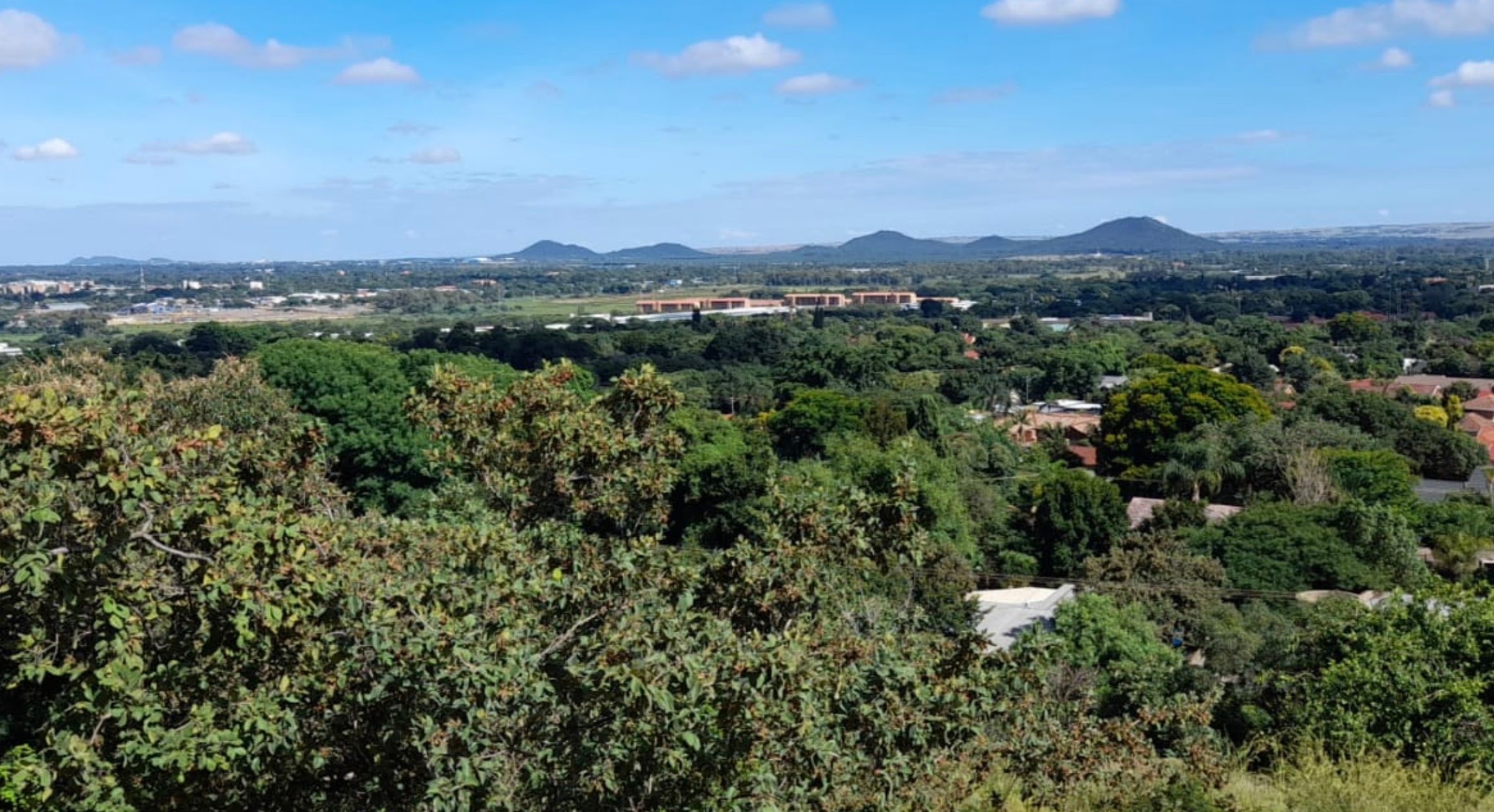 View from the KwaMnyamana hillside across the Magaliesberg foothills, Pretoria